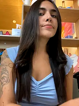 Snapshot of DaphneUwu chatting on September 14, 2025, 1:17 am DaphneUwu online show from September 14, 2025, 1:17 am
