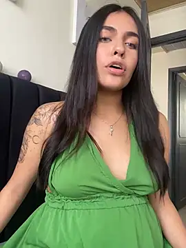 Snapshot of DaphneUwu chatting on February 1, 2025, 3:50 pm DaphneUwu online show from February 1, 2025, 3:50 pm