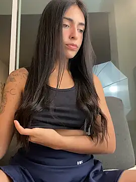 Snapshot of DaphneUwu chatting on April 19, 2026, 1:06 am DaphneUwu online show from April 19, 2026, 1:06 am