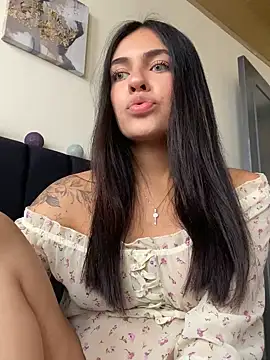 Snapshot of DaphneUwu chatting on December 29, 2024, 5:22 pm DaphneUwu online show from December 29, 2024, 5:22 pm
