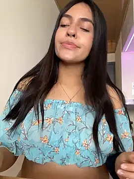 Snapshot of DaphneUwu chatting on February 15, 2025, 2:22 pm DaphneUwu online show from February 15, 2025, 2:22 pm
