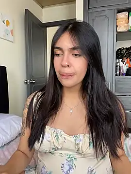 Snapshot of DaphneUwu chatting on February 14, 2025, 3:05 pm DaphneUwu online show from February 14, 2025, 3:05 pm