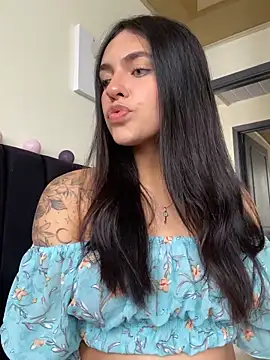 Snapshot of DaphneUwu chatting on February 13, 2025, 12:54 pm DaphneUwu online show from February 13, 2025, 12:54 pm