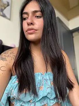 Snapshot of DaphneUwu chatting on February 15, 2025, 8:34 pm DaphneUwu online show from February 15, 2025, 8:34 pm
