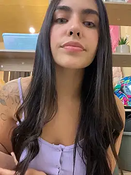 Snapshot of DaphneUwu chatting on October 9, 2025, 11:38 pm DaphneUwu online show from October 9, 2025, 11:38 pm