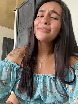 Snapshot of DaphneUwu chatting on February 8, 2025, 4:35 pm DaphneUwu online show from February 8, 2025, 4:35 pm