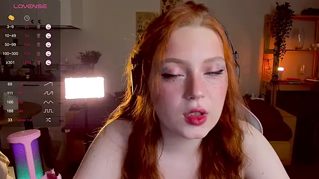 Snapshot of Sofy_Benson chatting on December 2, 2025, 12:29 pm Sofy Benson online show from December 2, 2025, 12:29 pm