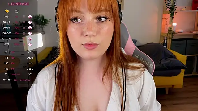 Snapshot of Sofy_Benson chatting on June 7, 2026, 1:49 pm Sofy Benson online show from June 7, 2026, 1:49 pm