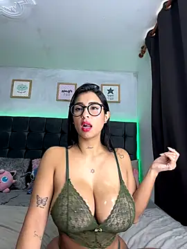 Snapshot of lovely_violet13 chatting on November 21, 2025, 2:38 pm lovely violet13 online show from November 21, 2025, 2:38 pm