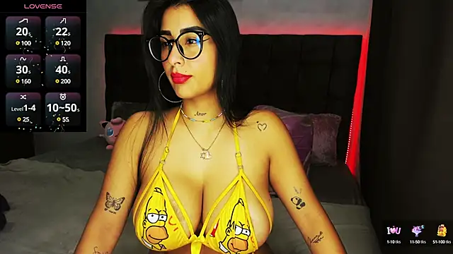 lovely violet13 online show from February 26, 2025, 1:22 pm