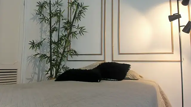 kristyl paez online show from November 12, 2025, 7:18 pm