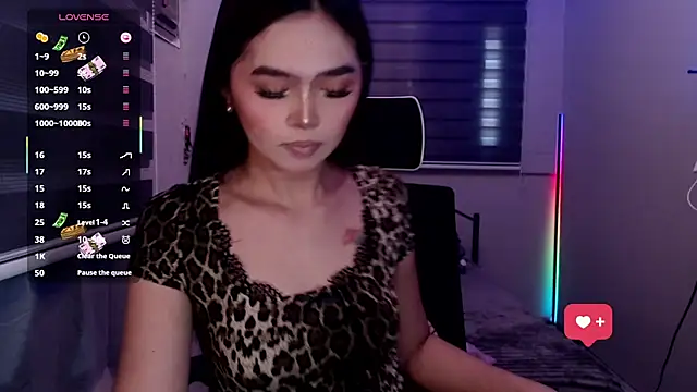 Snapshot of Itsme_claire chatting on November 17, 2025, 3:32 am Itsme claire online show from November 17, 2025, 3:32 am