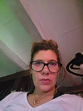 Snapshot of Lina_lou4 chatting on July 19, 2026, 1:41 pm Lina lou4 online show from July 19, 2026, 1:41 pm