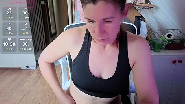 Snapshot of Lina_lou4 chatting on June 19, 2026, 3:40 pm Lina lou4 online show from June 19, 2026, 3:40 pm