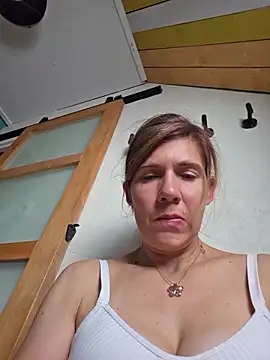 Snapshot of Lina_lou4 chatting on July 7, 2026, 3:26 pm Lina lou4 online show from July 7, 2026, 3:26 pm