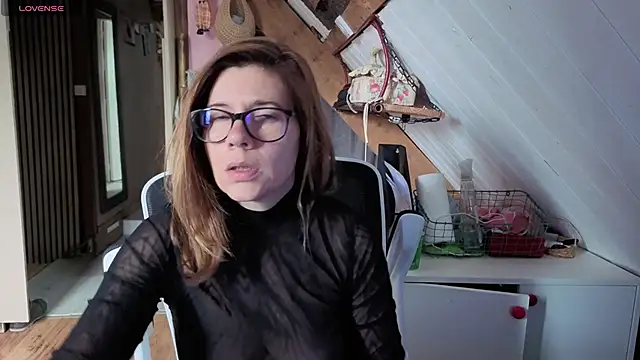 Lina lou4 online show from May 5, 2026, 3:37 pm