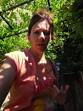 Snapshot of Lina_lou4 chatting on July 6, 2026, 8:21 am Lina lou4 online show from July 6, 2026, 8:21 am