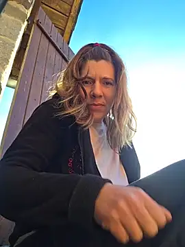 Snapshot of Lina_lou4 chatting on March 17, 2026, 7:11 am Lina lou4 online show from March 17, 2026, 7:11 am