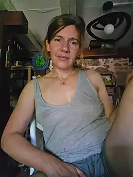 Snapshot of Lina_lou4 chatting on June 25, 2026, 4:23 pm Lina lou4 online show from June 25, 2026, 4:23 pm