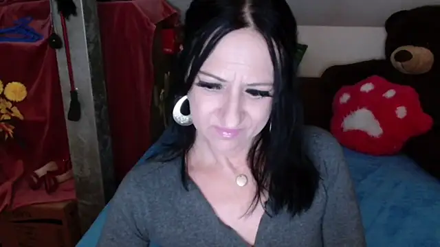 Snapshot of DebraMilf chatting on January 19, 2025, 7:37 pm DebraMilf online show from January 19, 2025, 7:37 pm