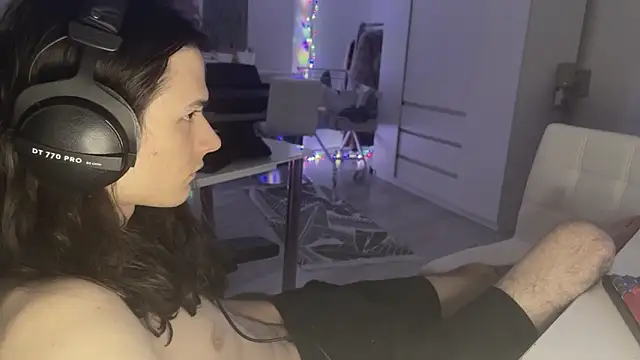 CandyChell online show from February 5, 2026, 2:57 pm