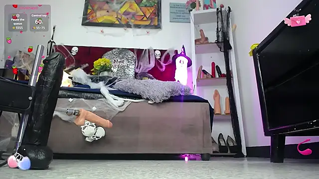 Snapshot of louise_nails chatting on October 23, 2025, 1:10 pm louise nails online show from October 23, 2025, 1:10 pm