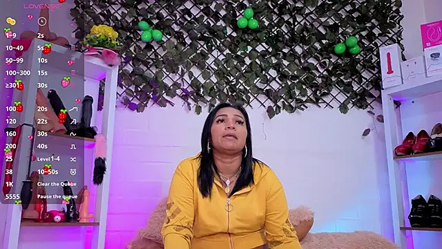 Snapshot of louise_nails chatting on July 2, 2026, 8:26 pm louise nails online show from July 2, 2026, 8:26 pm