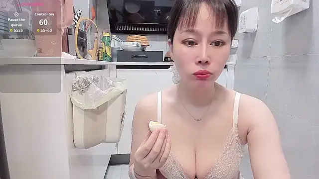 Vivian-6 online show from June 26, 2026, 12:05 am