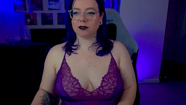 Snapshot of KiraSpitQueen chatting on April 26, 2026, 3:48 am KiraSpitQueen online show from April 26, 2026, 3:48 am