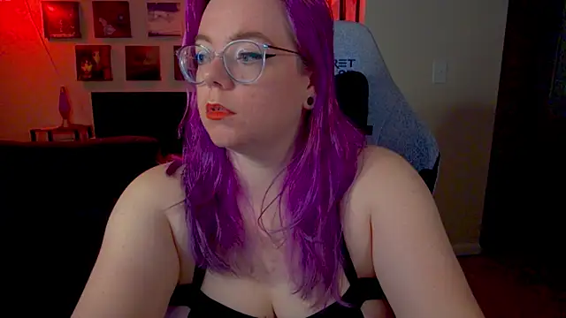 Snapshot of KiraSpitQueen chatting on April 8, 2026, 3:41 am KiraSpitQueen online show from April 8, 2026, 3:41 am