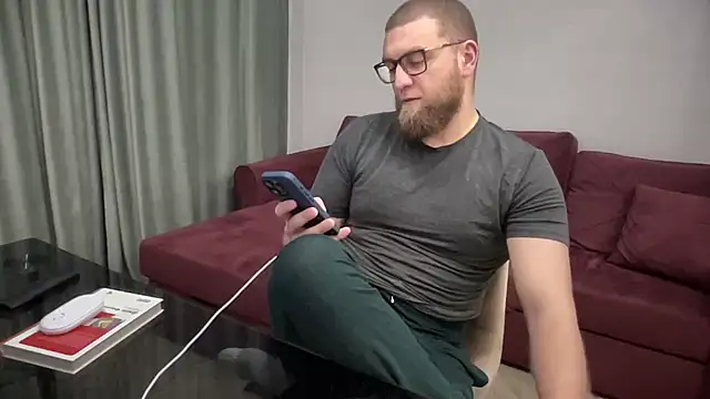 Snapshot of Bear_bear_ chatting on March 8, 2025, 12:55 am Bear bear  online show from March 8, 2025, 12:55 am