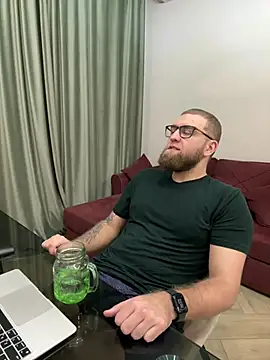 Snapshot of Bear_bear_ chatting on March 6, 2025, 3:35 pm Bear bear  online show from March 6, 2025, 3:35 pm