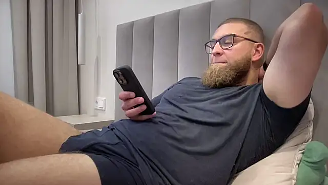 Snapshot of Bear_bear_ chatting on September 18, 2025, 1:36 pm Bear bear  online show from September 18, 2025, 1:36 pm