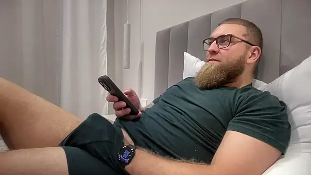 Snapshot of Bear_bear_ chatting on October 14, 2025, 11:55 am Bear bear  online show from October 14, 2025, 11:55 am