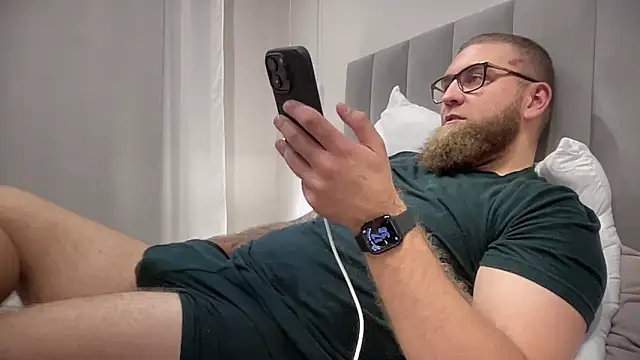 Snapshot of Bear_bear_ chatting on October 10, 2025, 2:40 pm Bear bear  online show from October 10, 2025, 2:40 pm