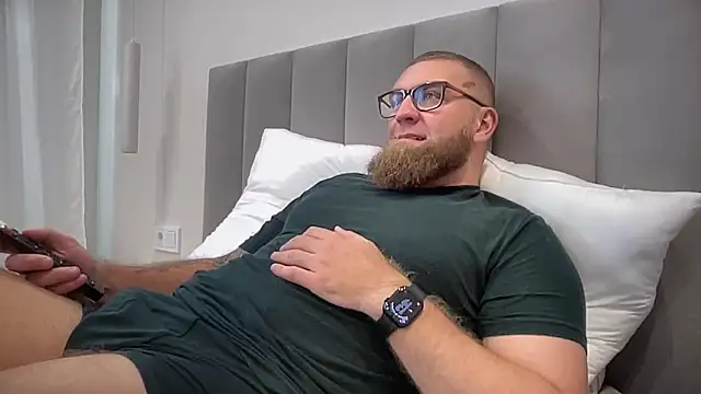 Snapshot of Bear_bear_ chatting on September 30, 2025, 10:21 am Bear bear  online show from September 30, 2025, 10:21 am