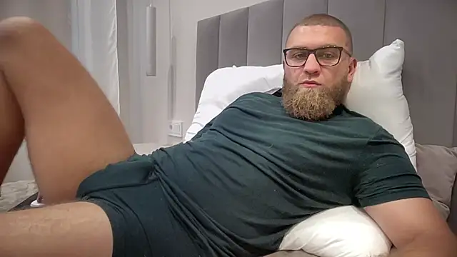 Snapshot of Bear_bear_ chatting on October 2, 2025, 11:35 am Bear bear  online show from October 2, 2025, 11:35 am