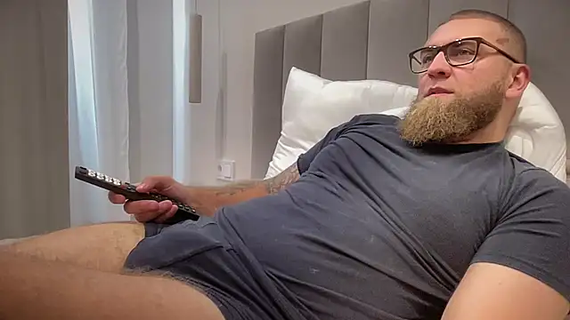 Snapshot of Bear_bear_ chatting on October 3, 2025, 9:55 am Bear bear  online show from October 3, 2025, 9:55 am