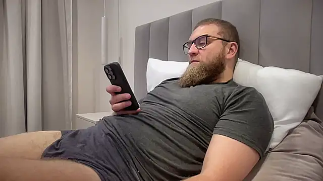 Snapshot of Bear_bear_ chatting on October 22, 2025, 10:04 am Bear bear  online show from October 22, 2025, 10:04 am