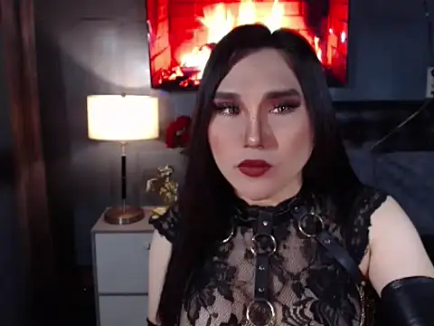 QueenMariaHard online show from November 11, 2025, 1:06 pm