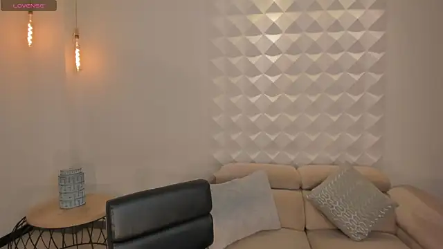 JuanitaClay online show from November 6, 2025, 10:25 pm