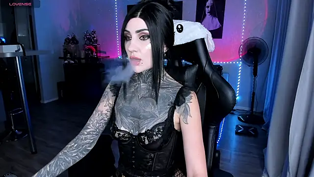 Snapshot of RachelQueen_ chatting on July 24, 2026, 10:33 am RachelQueen online show from July 24, 2026, 10:33 am