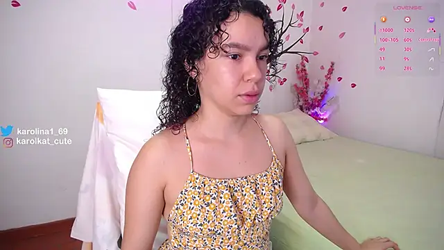 Snapshot of Karolina_1 chatting on November 7, 2025, 1:15 pm Karolina 1 online show from November 7, 2025, 1:15 pm