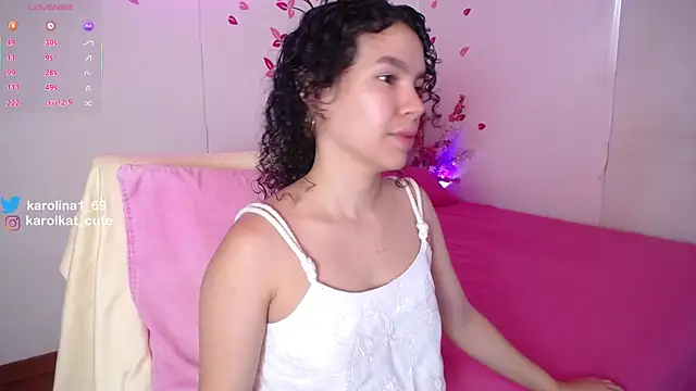 Snapshot of Karolina_1 chatting on October 21, 2025, 1:43 pm Karolina 1 online show from October 21, 2025, 1:43 pm