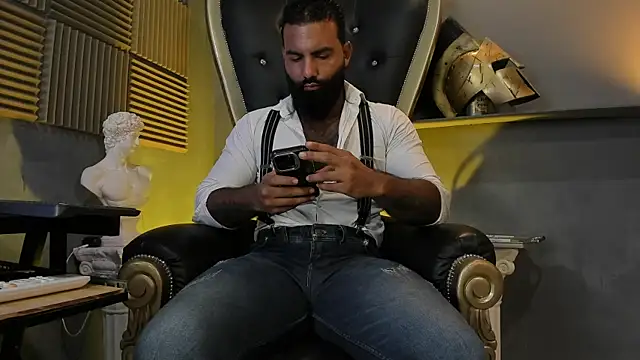 BeardAndrew online show from November 18, 2025, 5:22 am