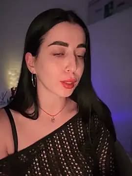 Snapshot of Emylia chatting on December 8, 2024, 10:25 pm Emylia online show from December 8, 2024, 10:25 pm