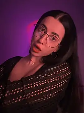 Snapshot of Emylia chatting on February 27, 2025, 11:37 pm Emylia online show from February 27, 2025, 11:37 pm