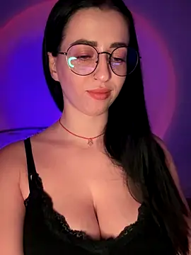 Snapshot of Emylia chatting on November 8, 2025, 8:12 pm Emylia online show from November 8, 2025, 8:12 pm