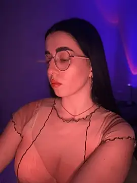 Snapshot of Emylia chatting on February 16, 2025, 7:49 pm Emylia online show from February 16, 2025, 7:49 pm