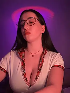 Snapshot of Emylia chatting on February 18, 2025, 11:41 pm Emylia online show from February 18, 2025, 11:41 pm